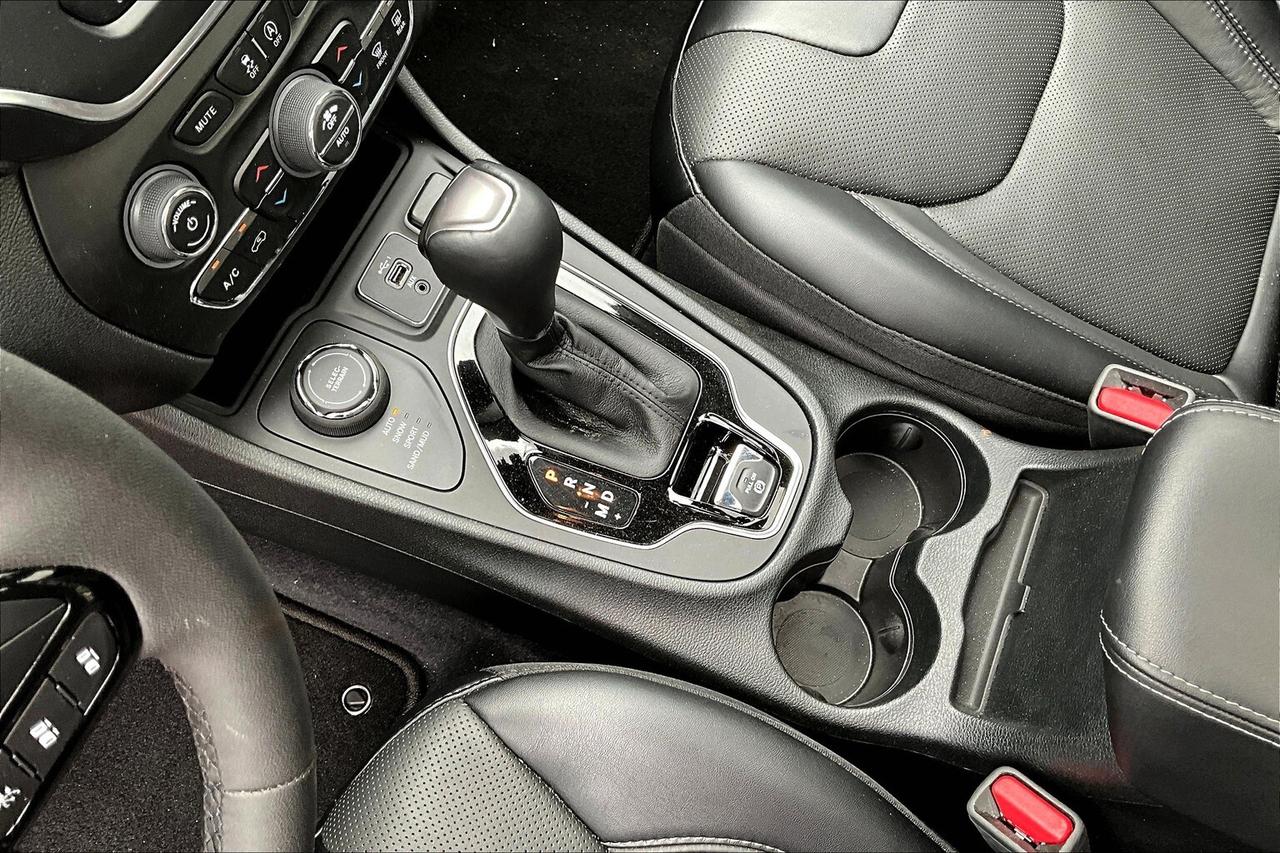 2023 Jeep Cherokee Altitude 4x4 DEMO SAVE BIG! Photo