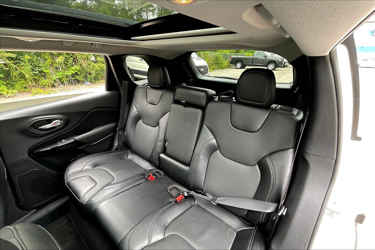 2023 Jeep Cherokee Altitude 4x4 DEMO SAVE BIG! Photo