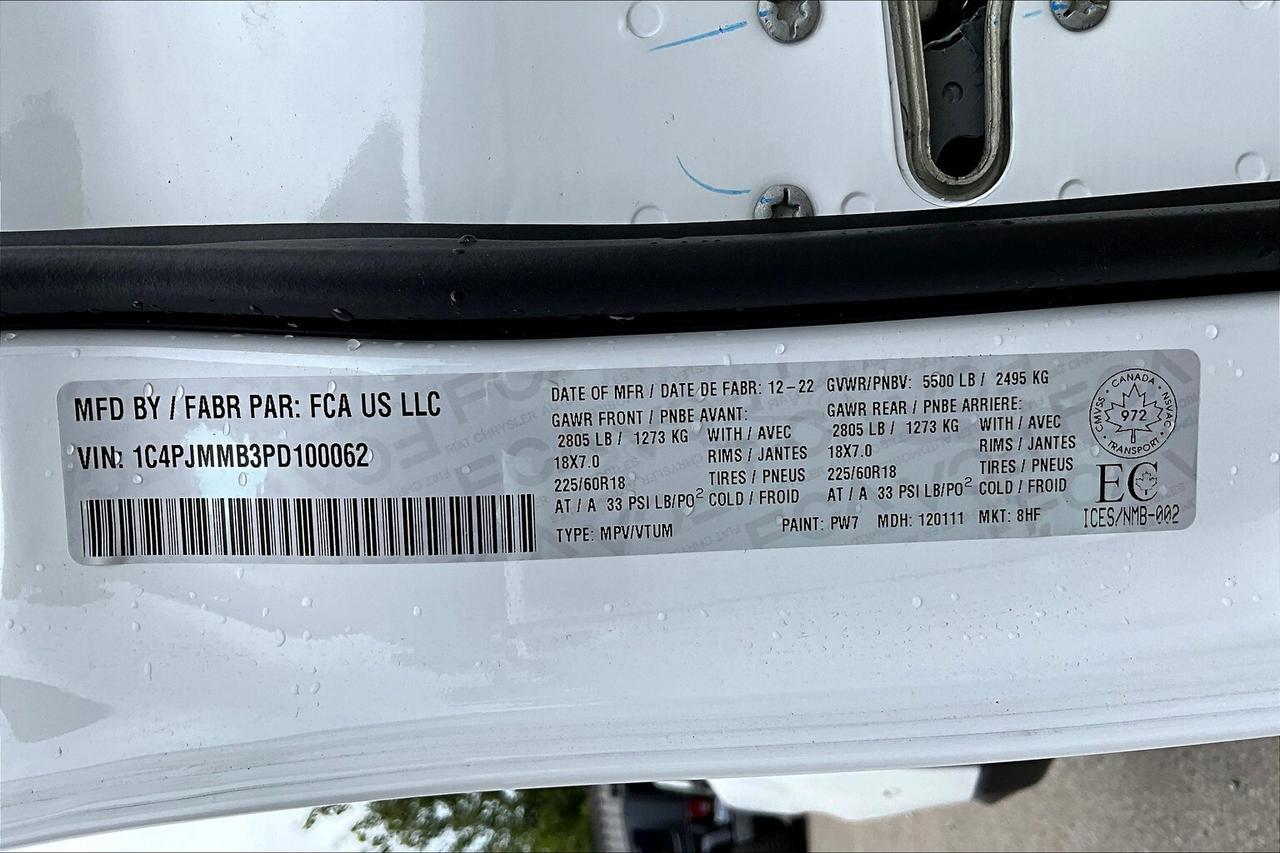 2023 Jeep Cherokee Altitude 4x4 DEMO SAVE BIG! Photo