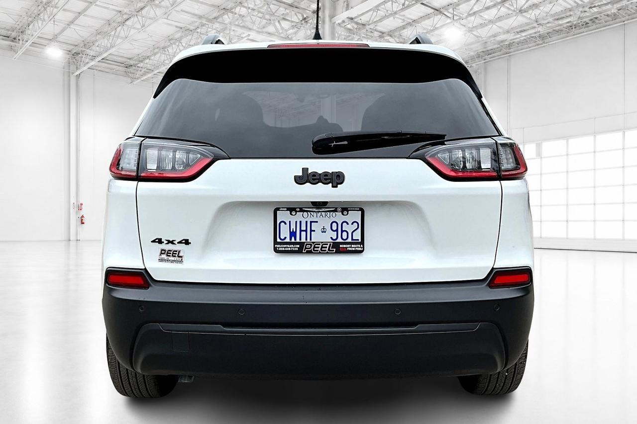 2023 Jeep Cherokee Altitude 4x4 DEMO SAVE BIG! Photo