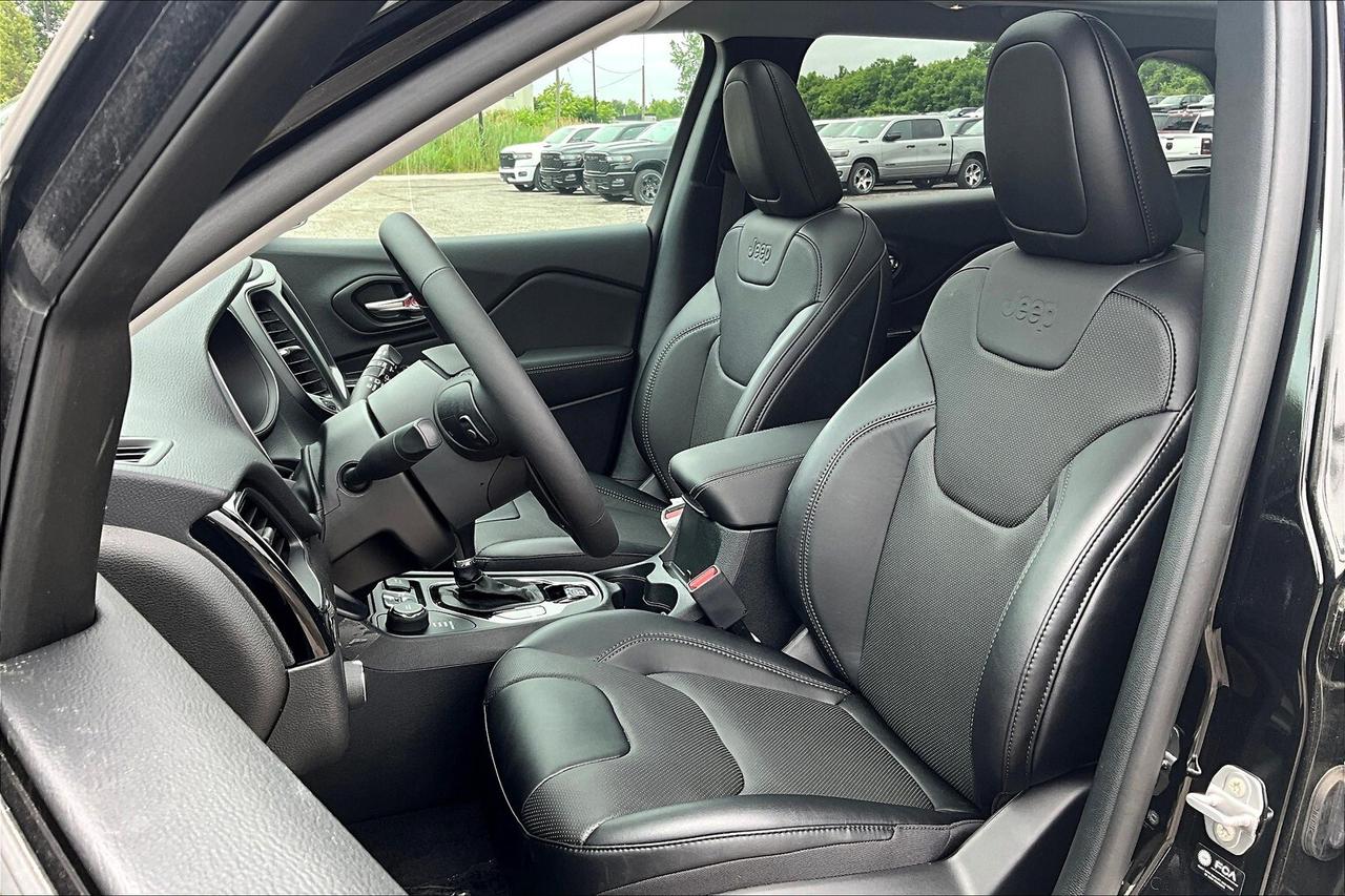 2023 Jeep Cherokee Altitude 4x4 | DEMO SALE | SAVE BIG! Photo