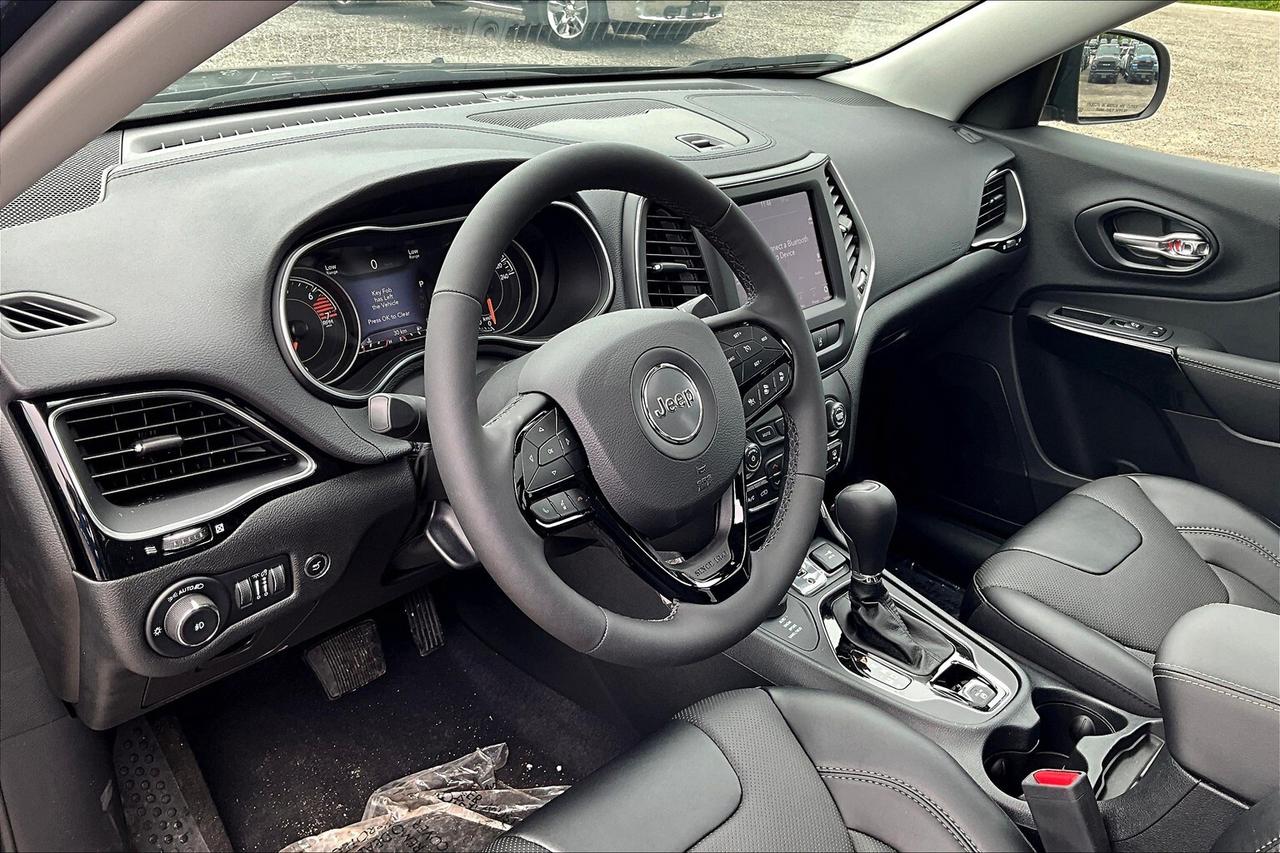 2023 Jeep Cherokee Altitude 4x4 | DEMO SALE | SAVE BIG! Photo