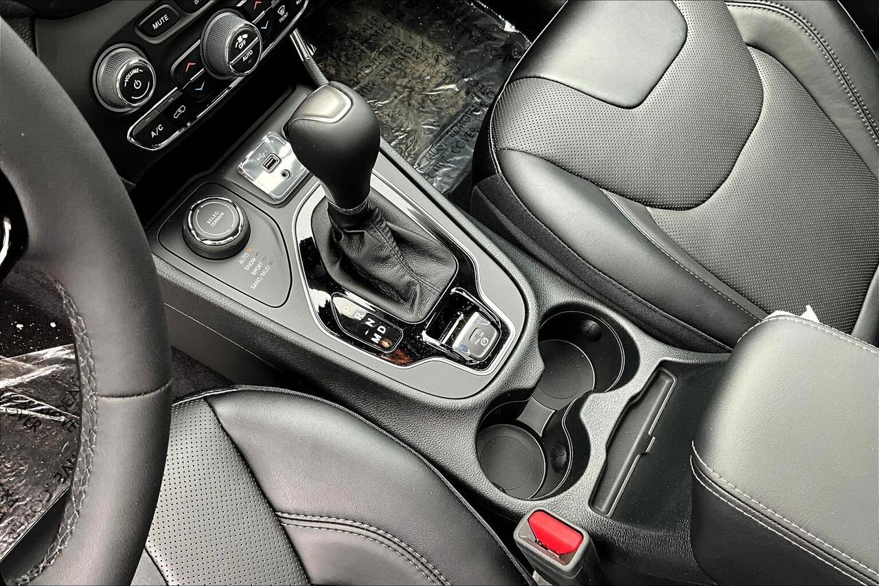 2023 Jeep Cherokee Altitude 4x4 | DEMO SALE | SAVE BIG! Photo