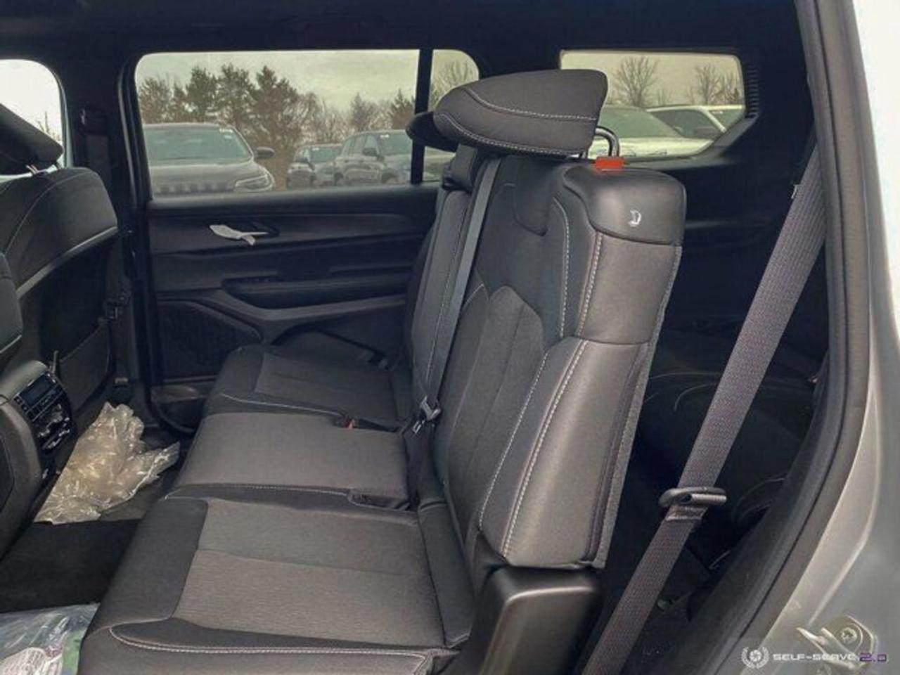 2024 Jeep Grand Cherokee L Laredo 4X4 | SUNROOF | TOW PKG | 7 PASSENGER Photo