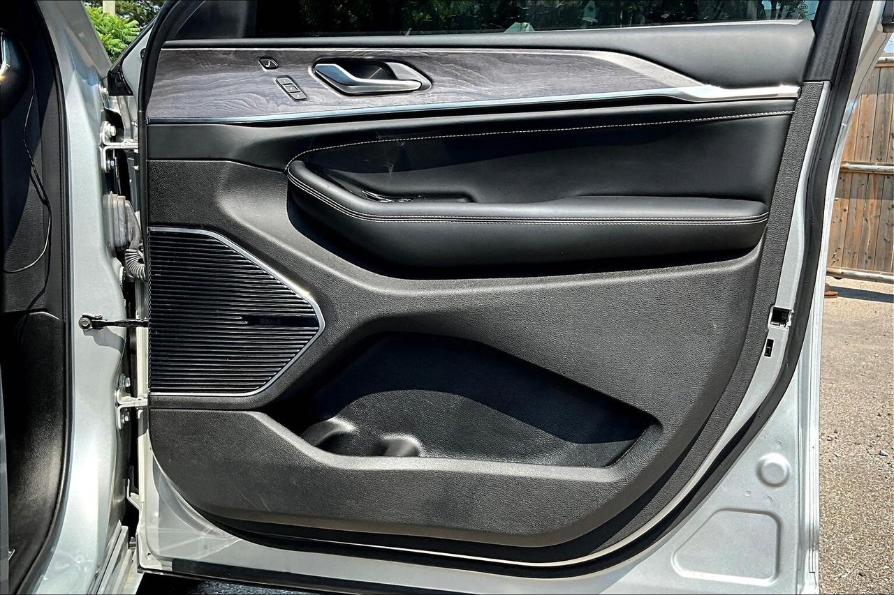 2023 Jeep Grand Cherokee 4xe Overland | Vented Leather | Panoroof | DEMO/SAVE Photo