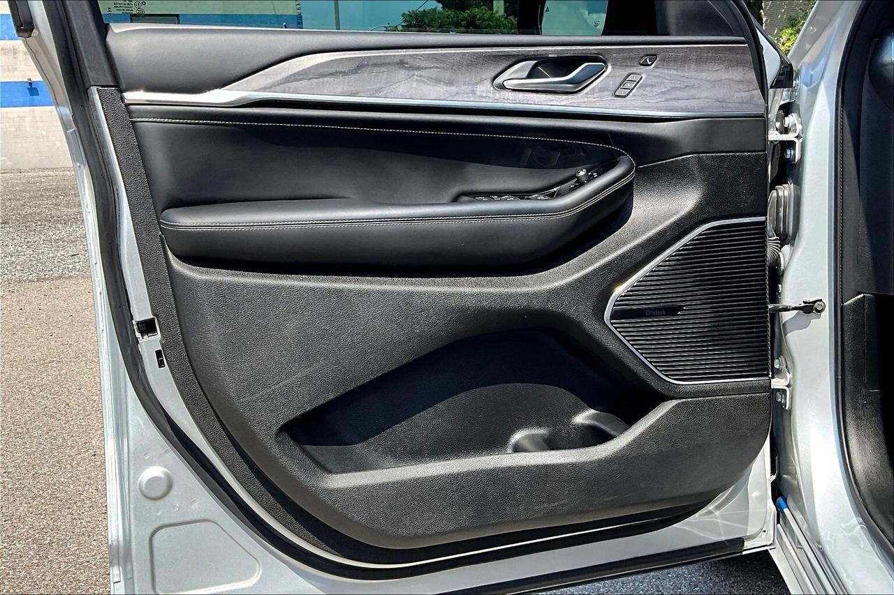 2023 Jeep Grand Cherokee 4xe Overland | Vented Leather | Panoroof | DEMO/SAVE Photo