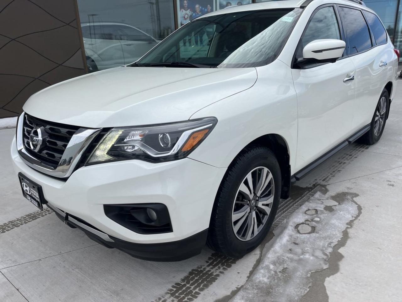 Used 2017 Nissan Pathfinder SL for sale in Winnipeg, MB