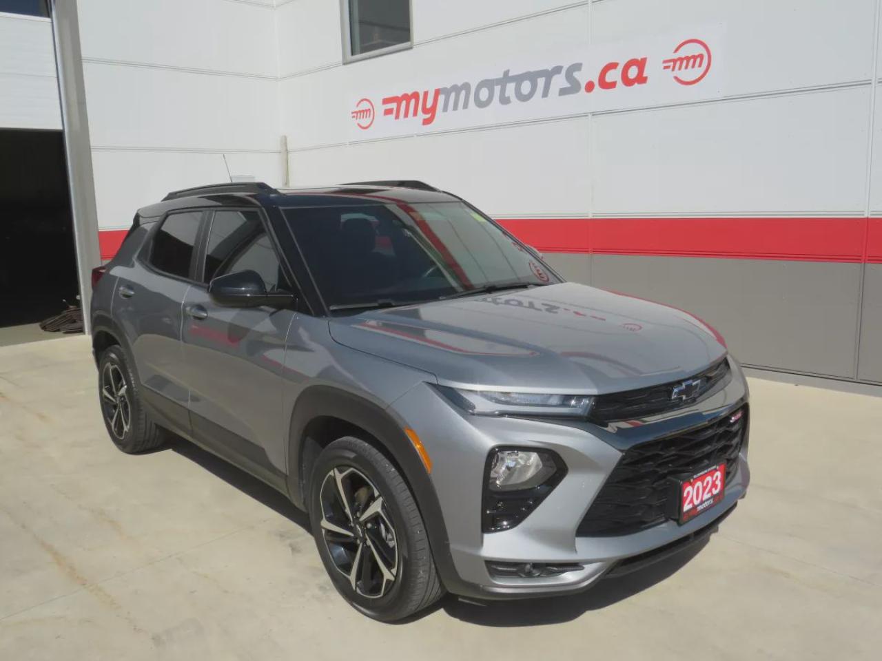 Used 2023 Chevrolet TrailBlazer RS (**LOCAL TRADE IN!!**BRAKES/TIRES EXCELLENT!!**RED INTERIOR STICHING**TINTS**AWD**LANE ASSIST**REVERSE CAMERA**HEATED SEATS**HEATED STEERING WHEEL**DIGITAL TOUCHSCREEN**POWER TAILGATE**BLUETOOTH**CRUISE CONTROL**HEATED SEATS** for sale in Tillsonburg, ON