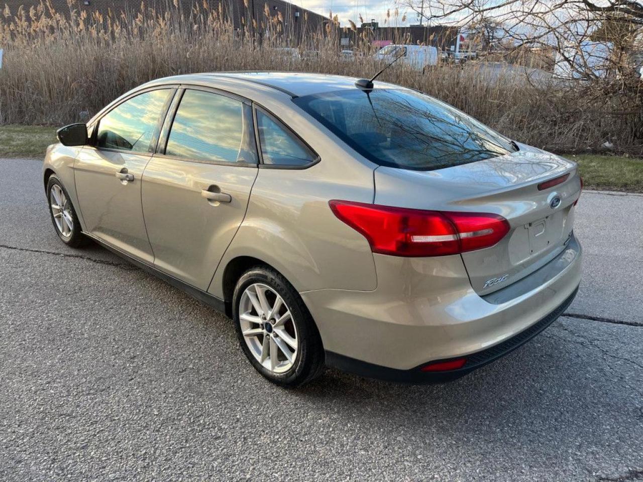 2016 Ford Focus SE | CLEAN CARFAX | BACK-UP CAM | BLUETOOTH | ALLOY WHEELS | - Photo #4