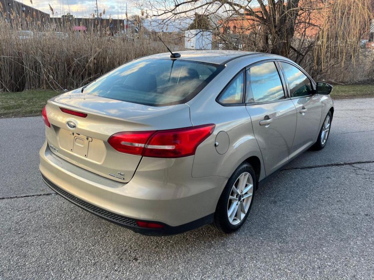 2016 Ford Focus SE | CLEAN CARFAX | BACK-UP CAM | BLUETOOTH | ALLOY WHEELS | - Photo #6