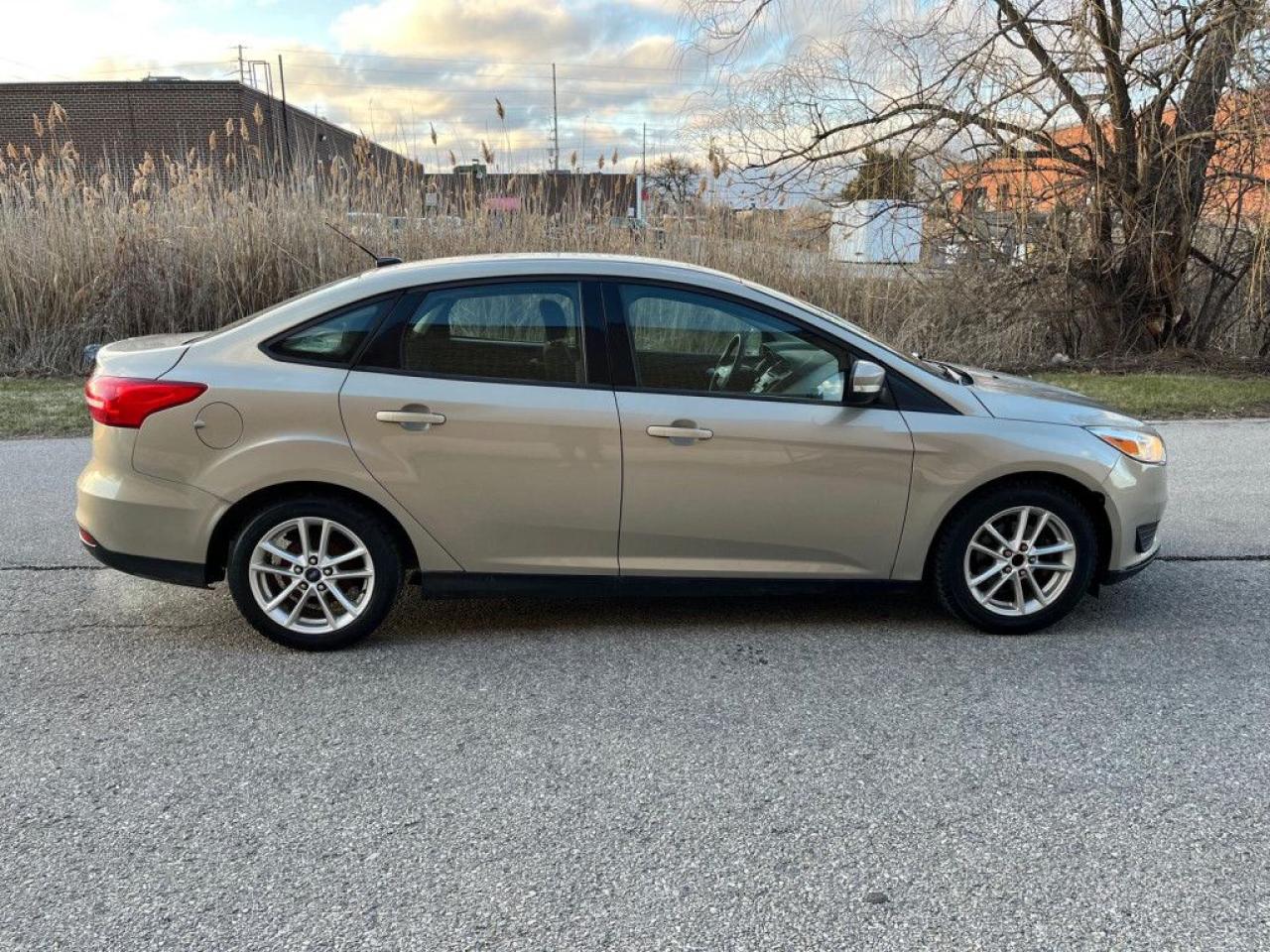 2016 Ford Focus SE | CLEAN CARFAX | BACK-UP CAM | BLUETOOTH | ALLOY WHEELS | - Photo #8