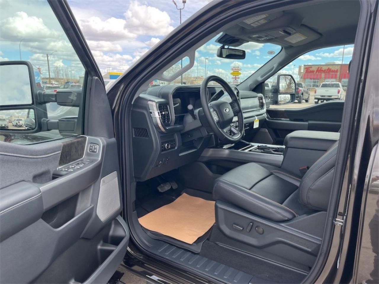 2025 Ford F-250 Super Duty LARIAT  - Tailgate Step Photo5