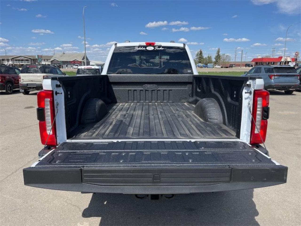 2025 Ford F-350 Super Duty LARIAT  - Tailgate Step Photo5
