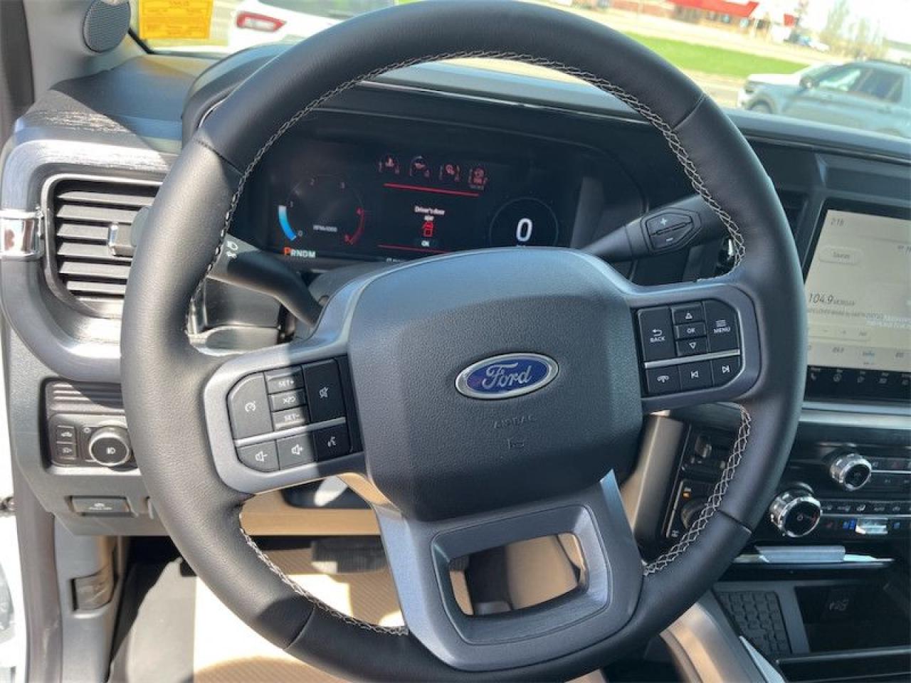 2025 Ford F-350 Super Duty LARIAT  - Tailgate Step Photo5