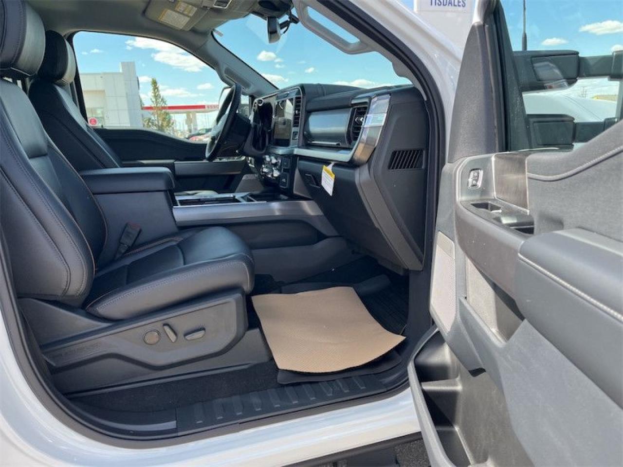 2025 Ford F-350 Super Duty LARIAT  - Tailgate Step Photo5