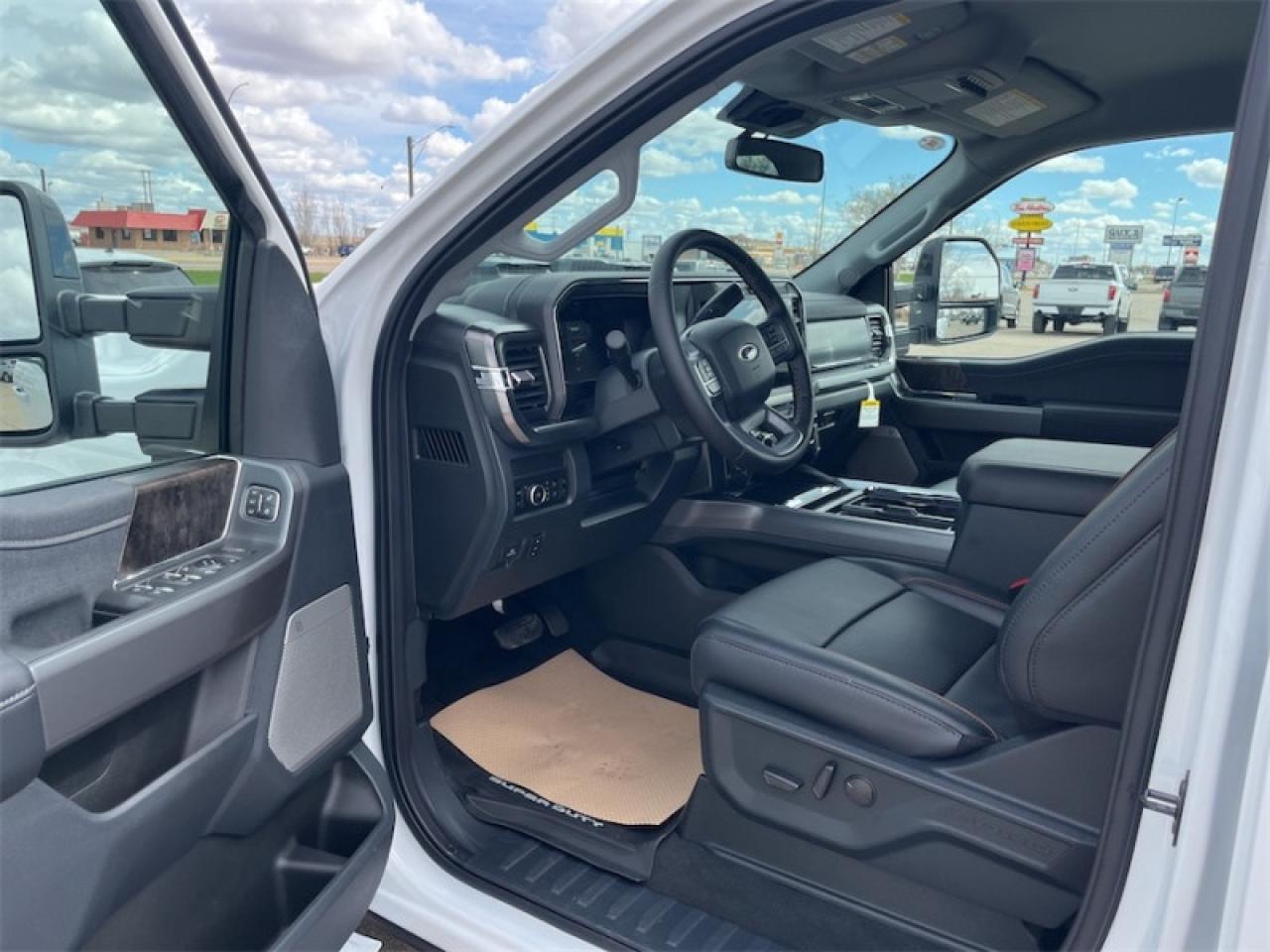 2025 Ford F-350 Super Duty LARIAT  - Running Boards Photo5