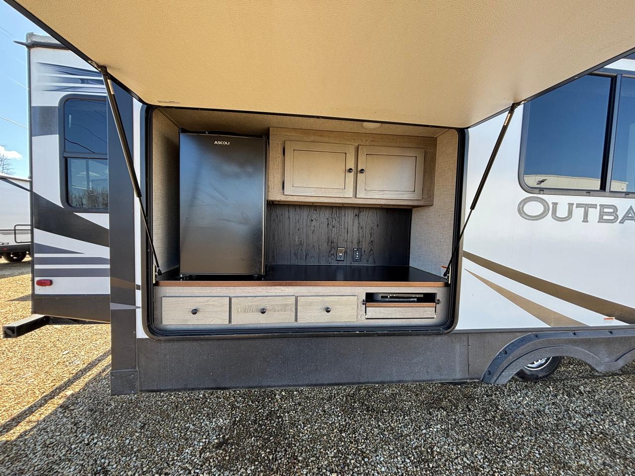 2020 Keystone Outback 330RL Photo4