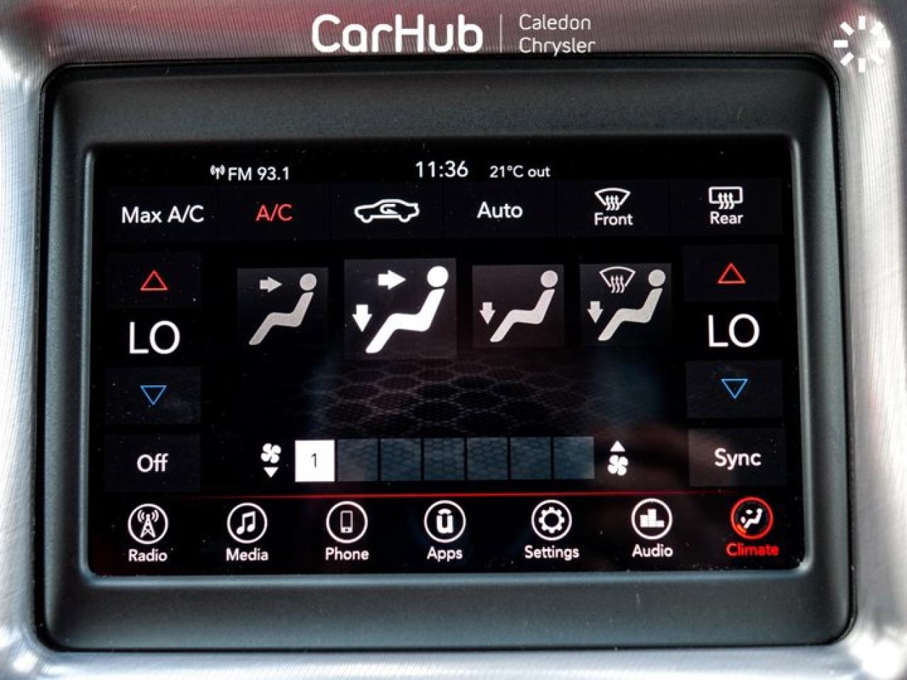 2023 Dodge Challenger SXT Apple Car Play Bluetooth 18"Alloy Photo2