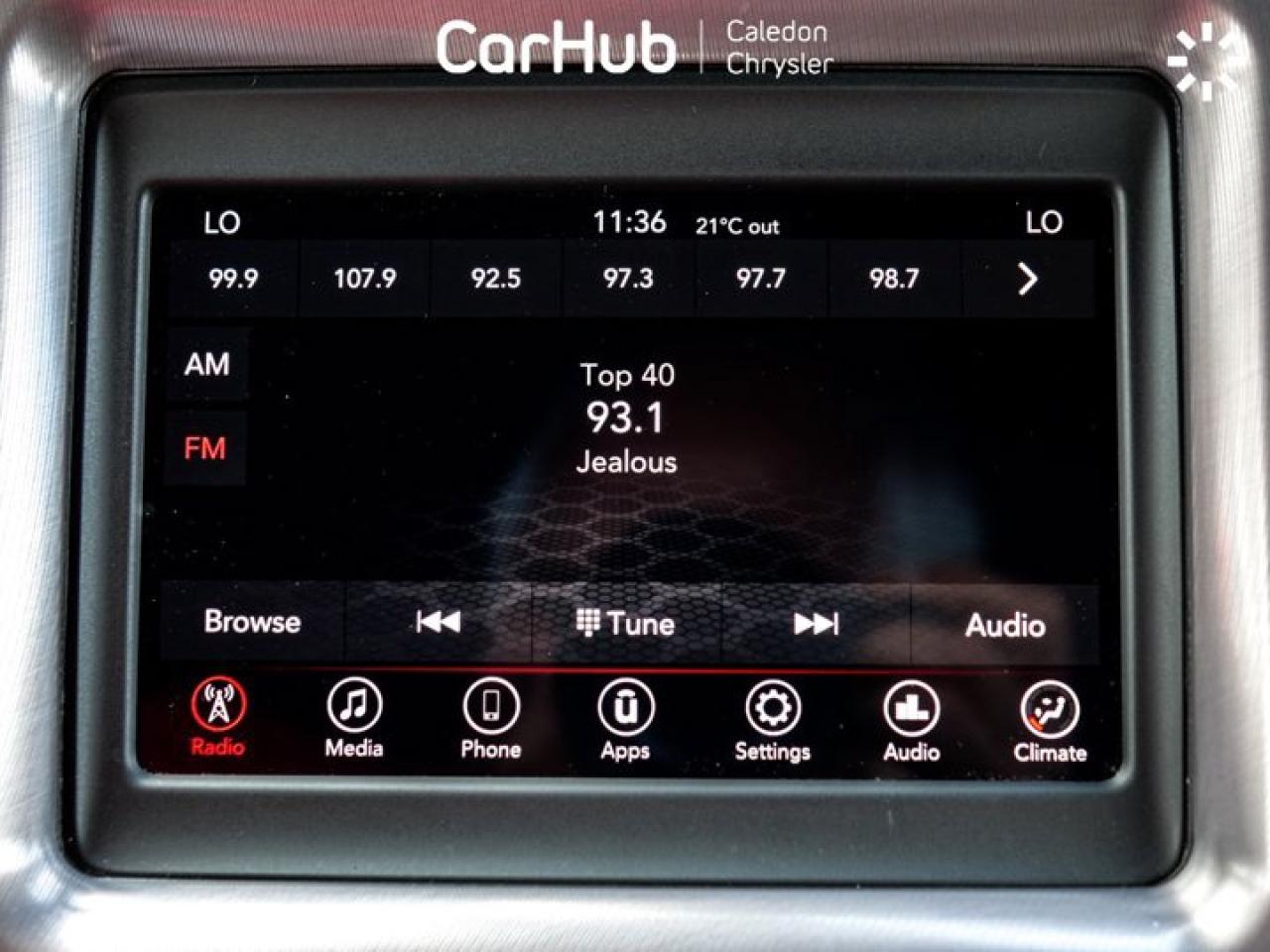 2023 Dodge Challenger SXT Apple Car Play Bluetooth 18"Alloy Photo4