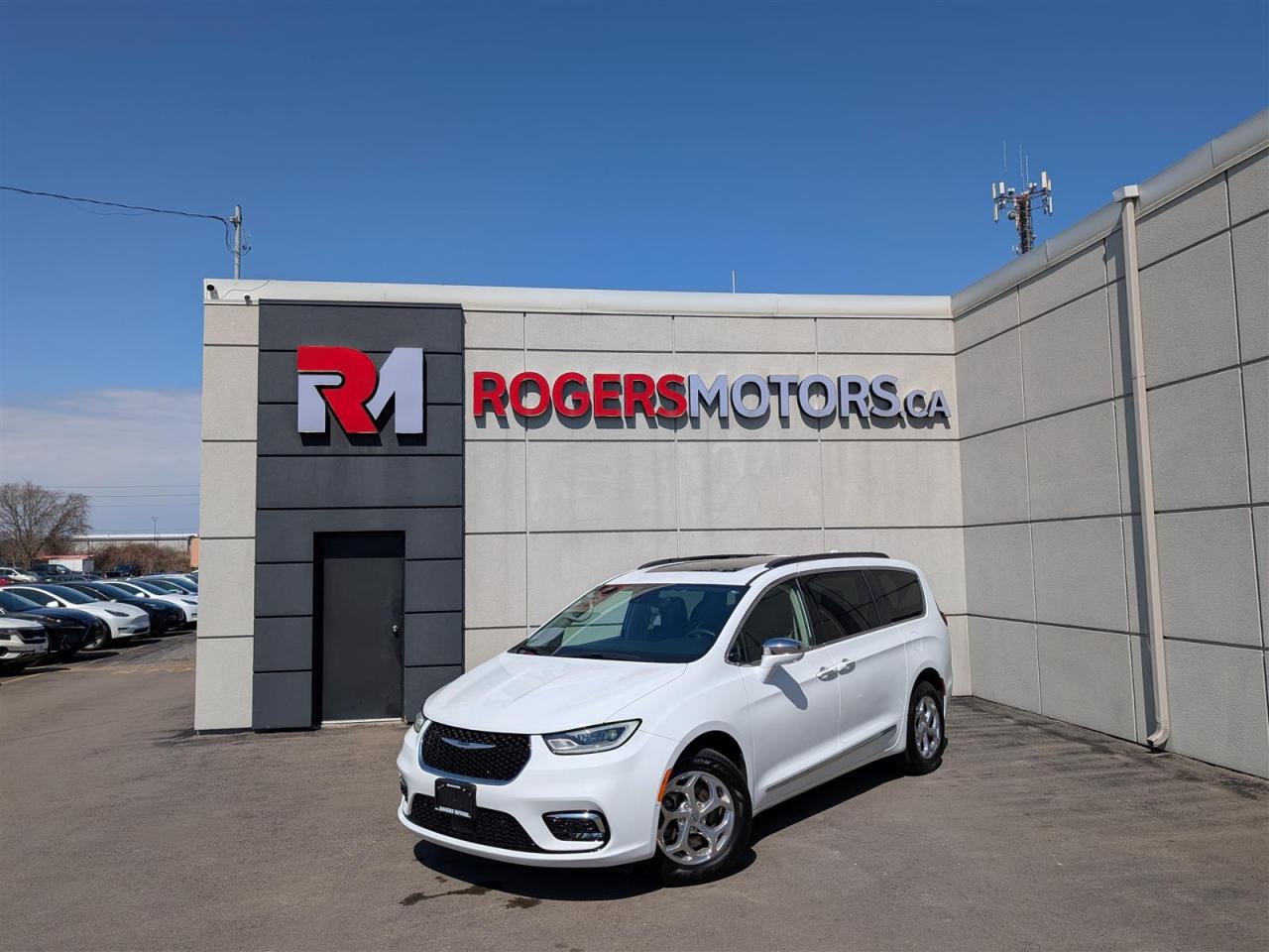 Photo of White 2022 Chrysler Pacifica
