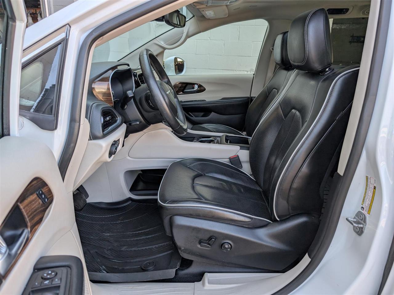 2022 Chrysler Pacifica LTD AWD - PANO ROOF - NAVI - DVD - TECH FEATURES