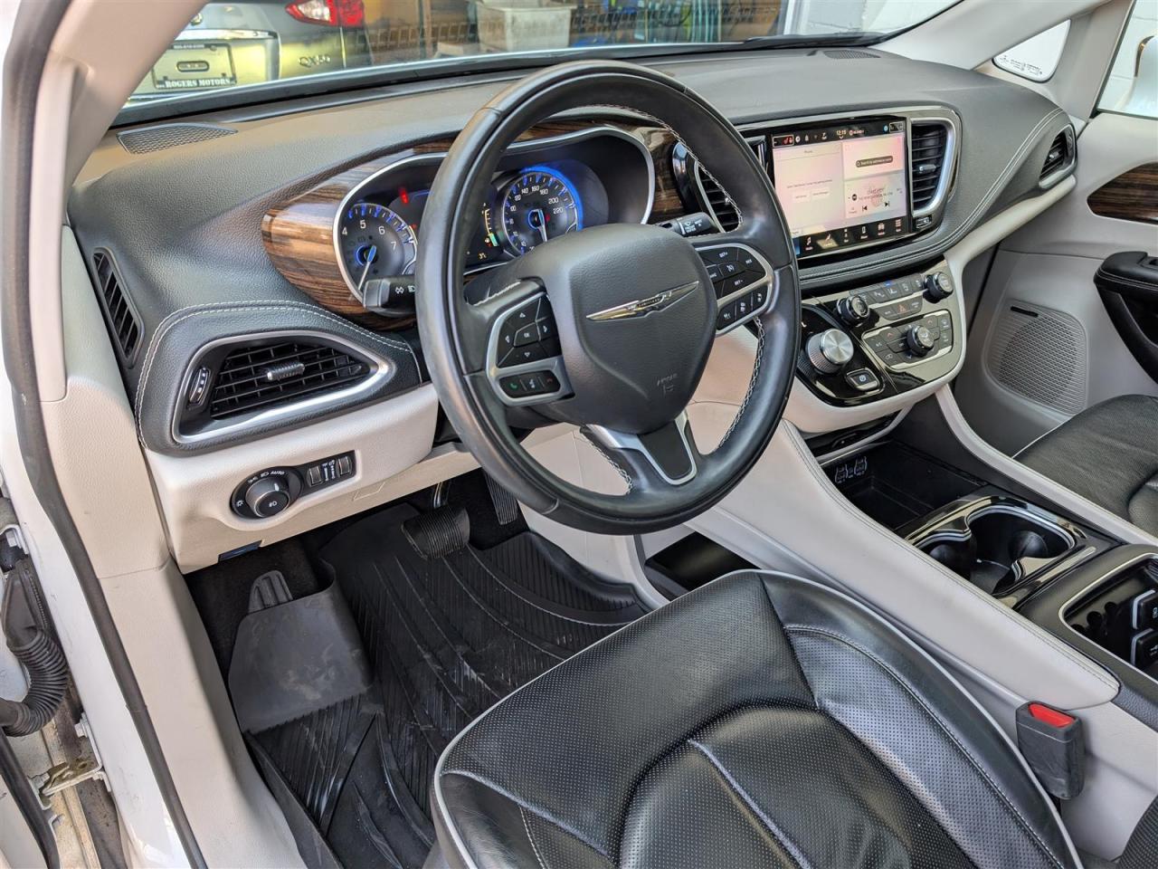 2022 Chrysler Pacifica LTD AWD - PANO ROOF - NAVI - DVD - TECH FEATURES