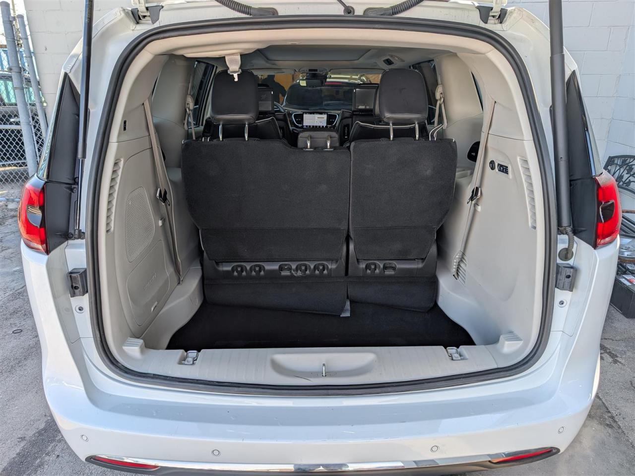 2022 Chrysler Pacifica LTD AWD - PANO ROOF - NAVI - DVD - TECH FEATURES