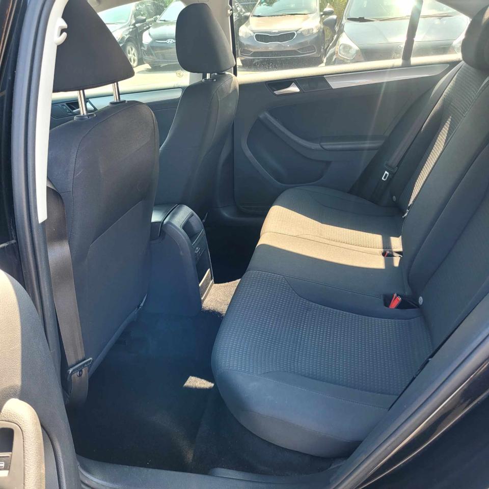2017 Volkswagen Jetta  - Photo #8