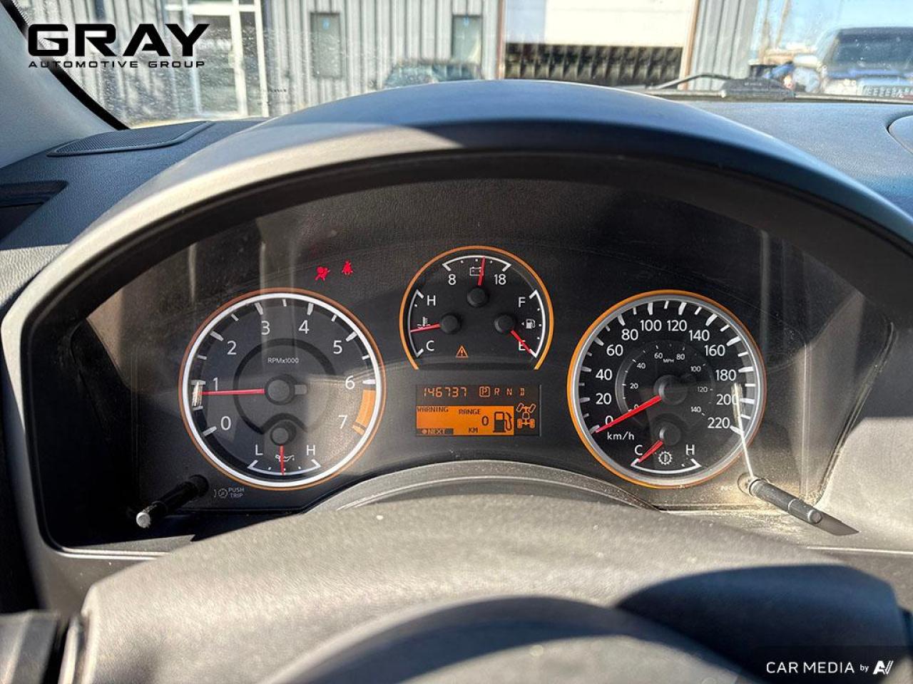 2011 Nissan Titan 5.6L V8/LEATHER/CREW/4x4 - Photo #11