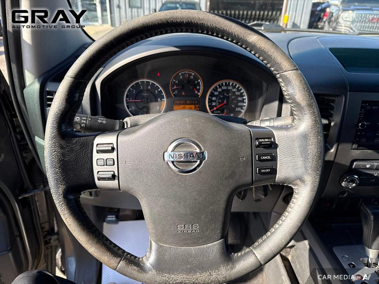 2011 Nissan Titan 5.6L V8/LEATHER/CREW/4x4 - Photo #10