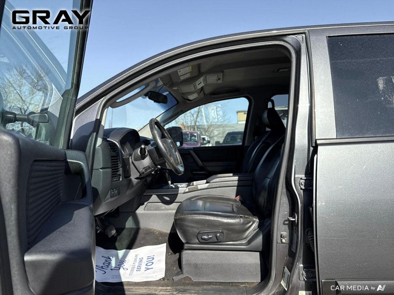 2011 Nissan Titan 5.6L V8/LEATHER/CREW/4x4 - Photo #12