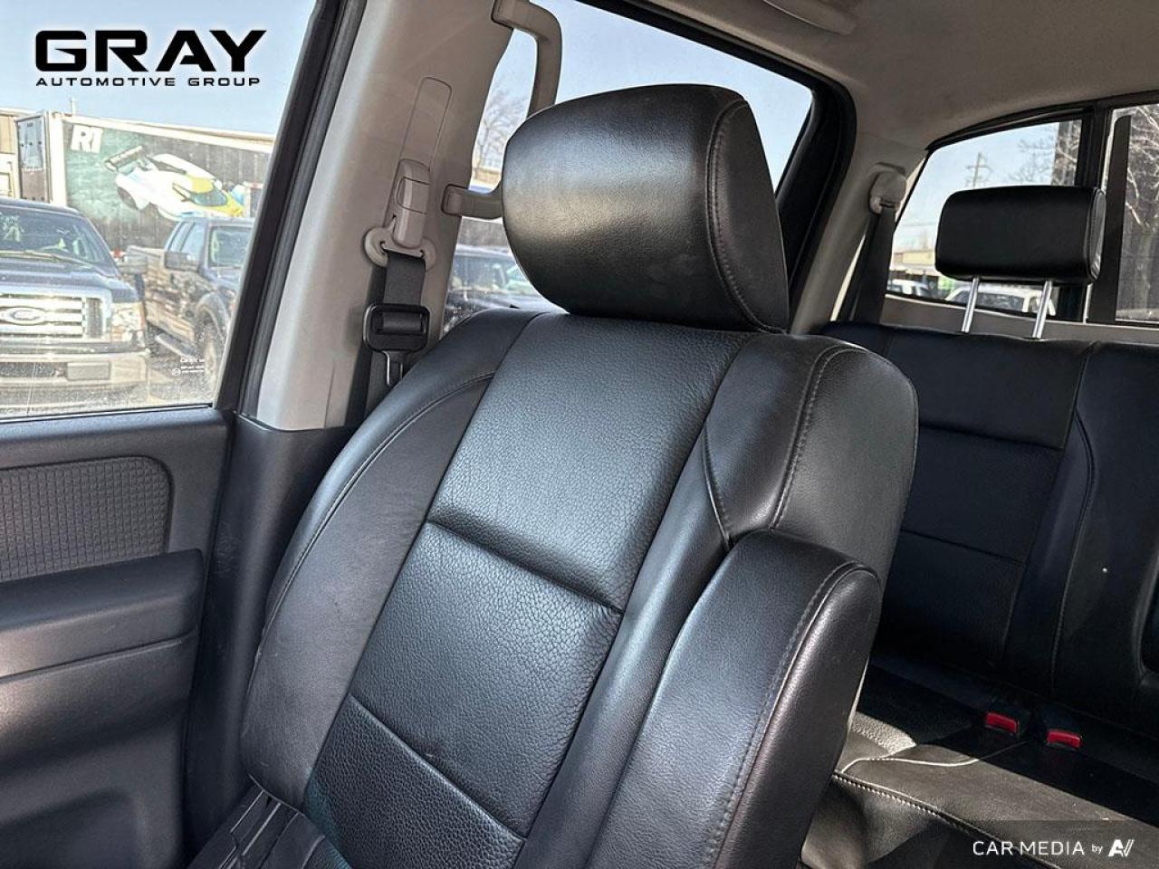 2011 Nissan Titan 5.6L V8/LEATHER/CREW/4x4 - Photo #14