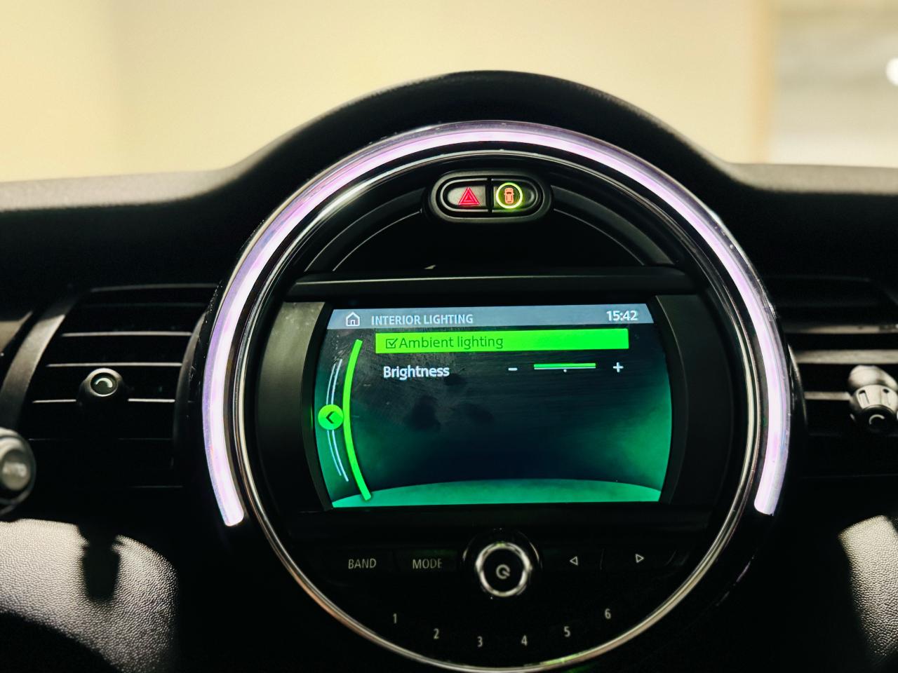 2021 MINI Cooper SE - Photo #18