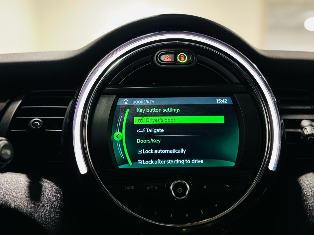 2021 MINI Cooper SE - Photo #19