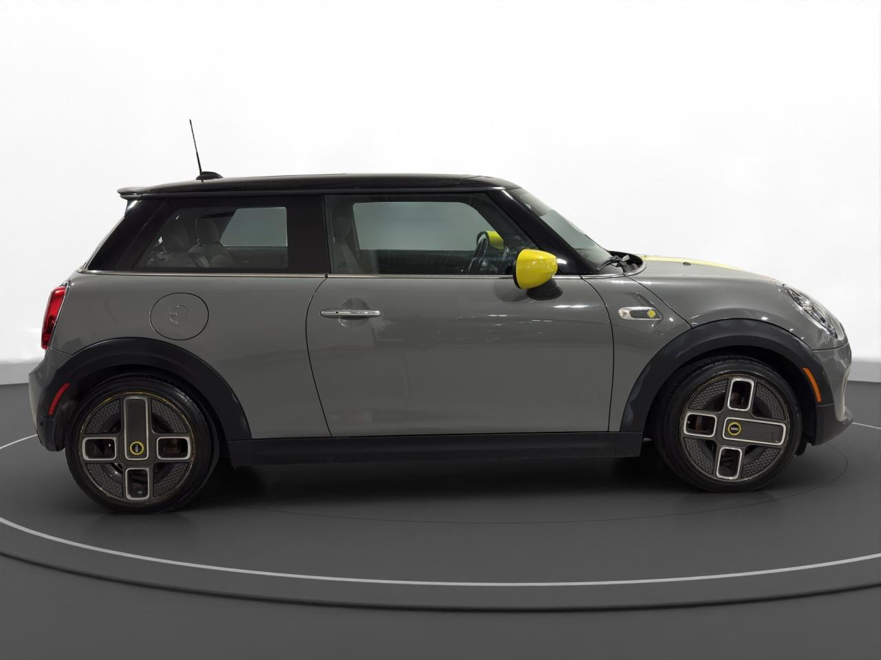 2021 MINI Cooper SE - Photo #5