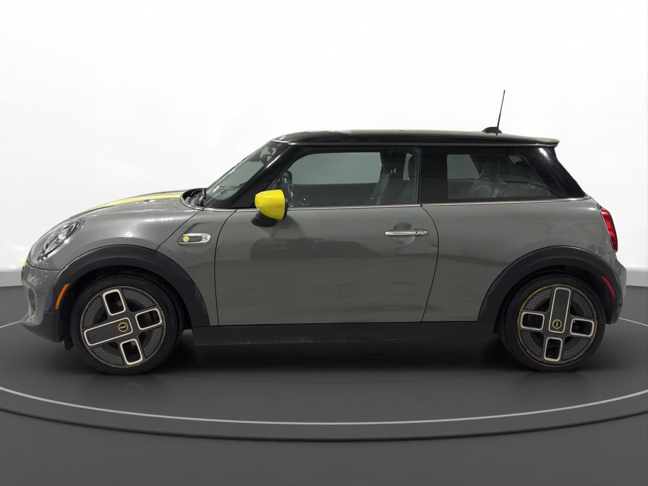 2021 MINI Cooper SE - Photo #4