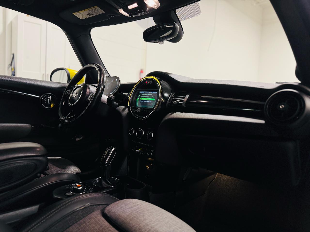 2021 MINI Cooper SE - Photo #27