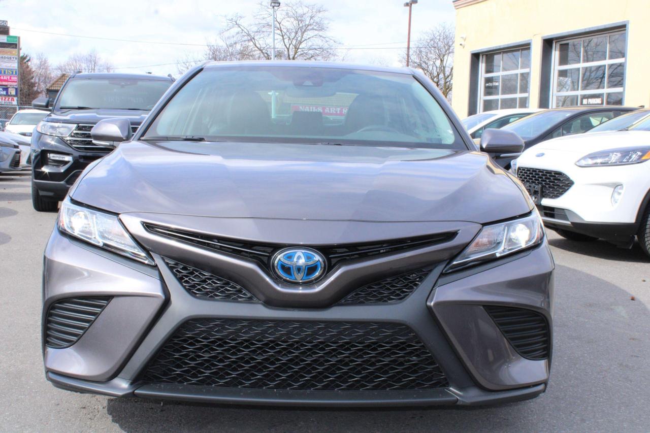 2020 Toyota Camry Hybrid SE Auto - Photo #3