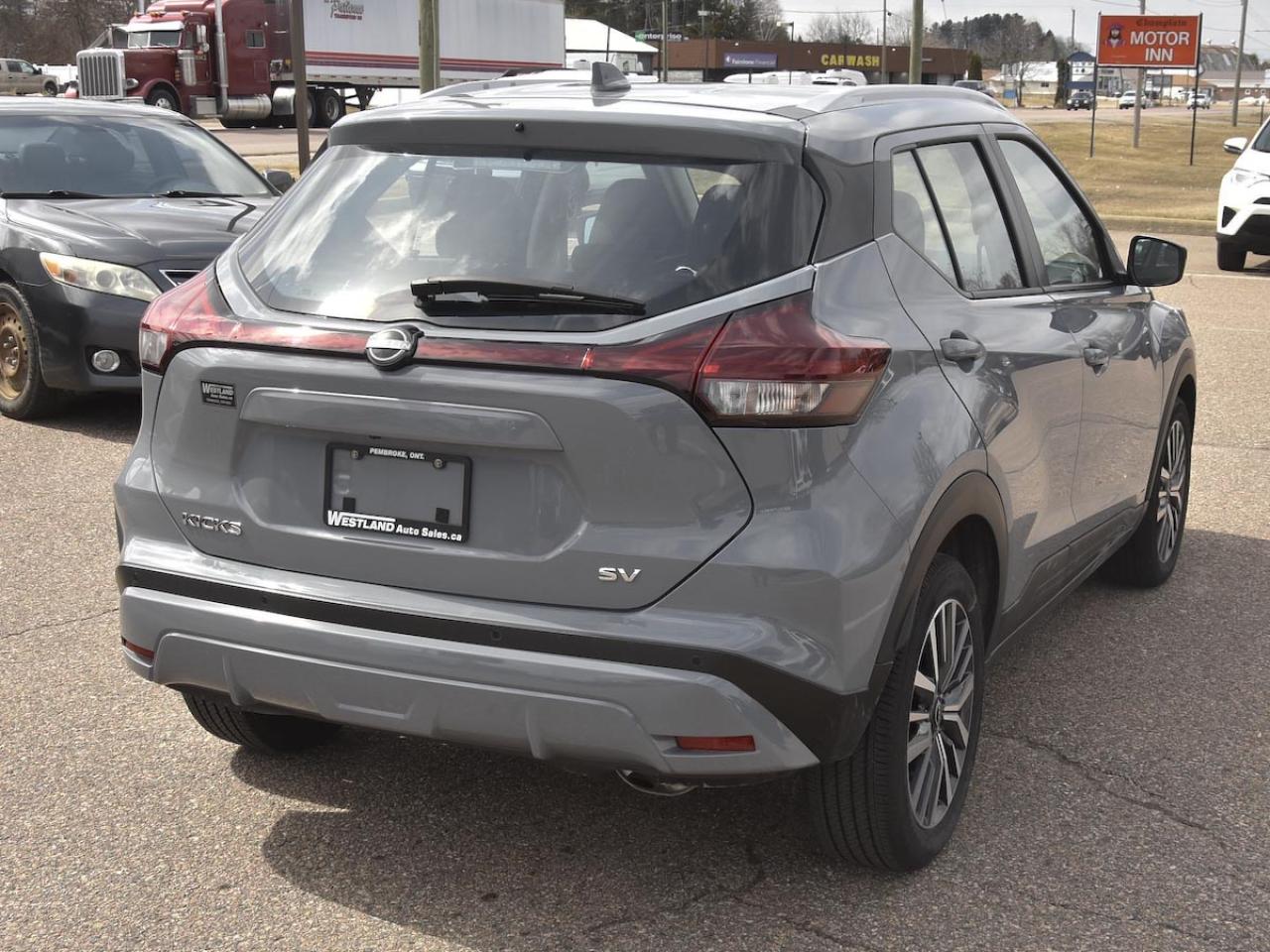 2024 Nissan Kicks SV - Photo #3