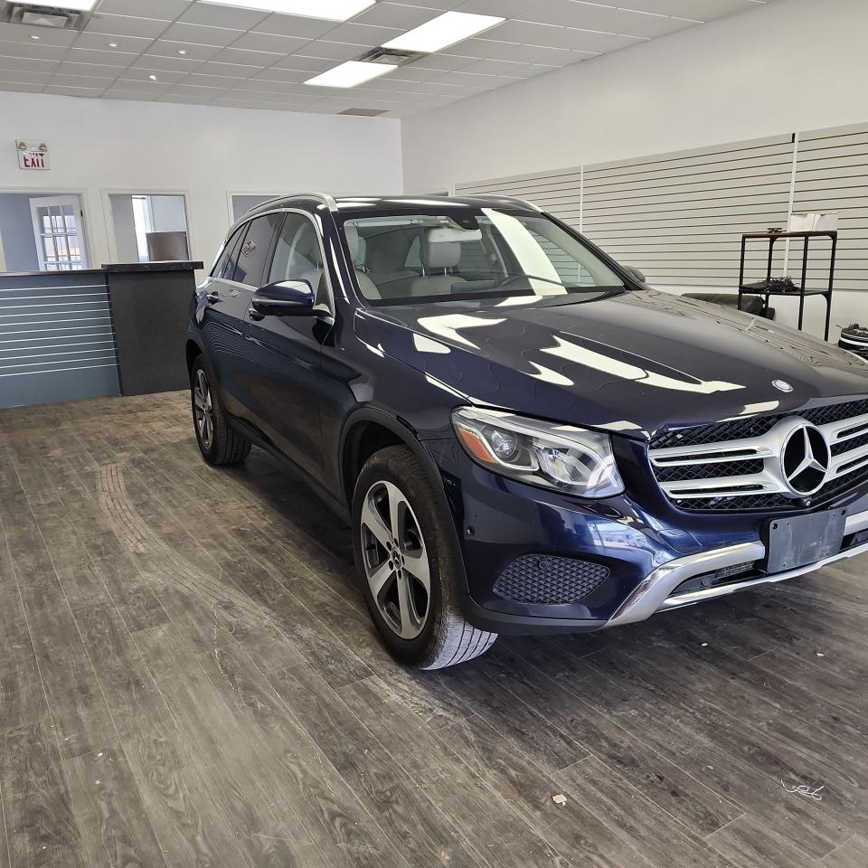 2017 Mercedes-Benz GL-Class GLC 300 Photo2