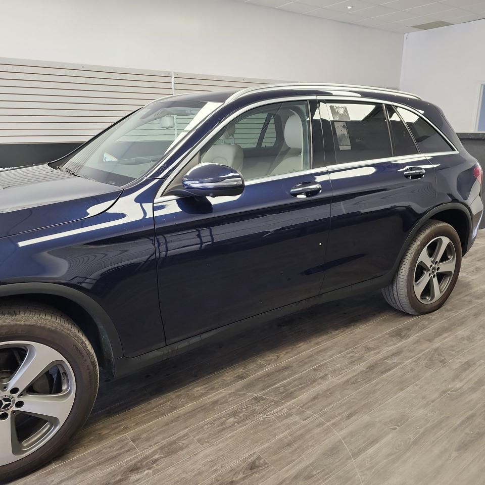 2017 Mercedes-Benz GL-Class GLC 300 - Photo #5