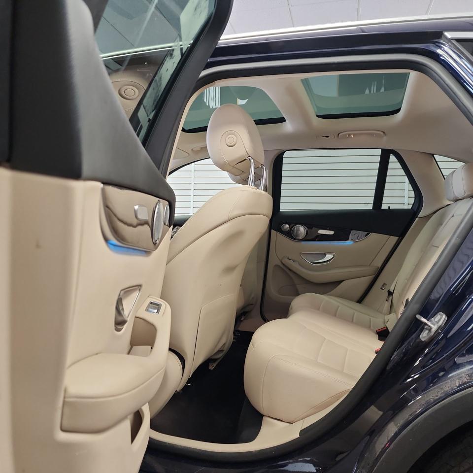 2017 Mercedes-Benz GL-Class GLC 300 - Photo #12
