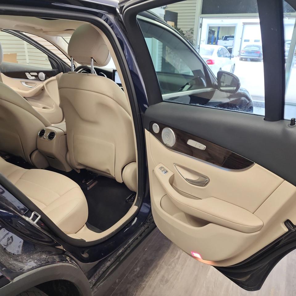 2017 Mercedes-Benz GL-Class GLC 300 - Photo #15