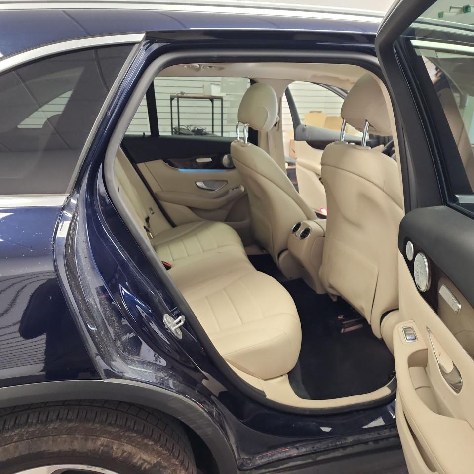 2017 Mercedes-Benz GL-Class GLC 300 - Photo #16