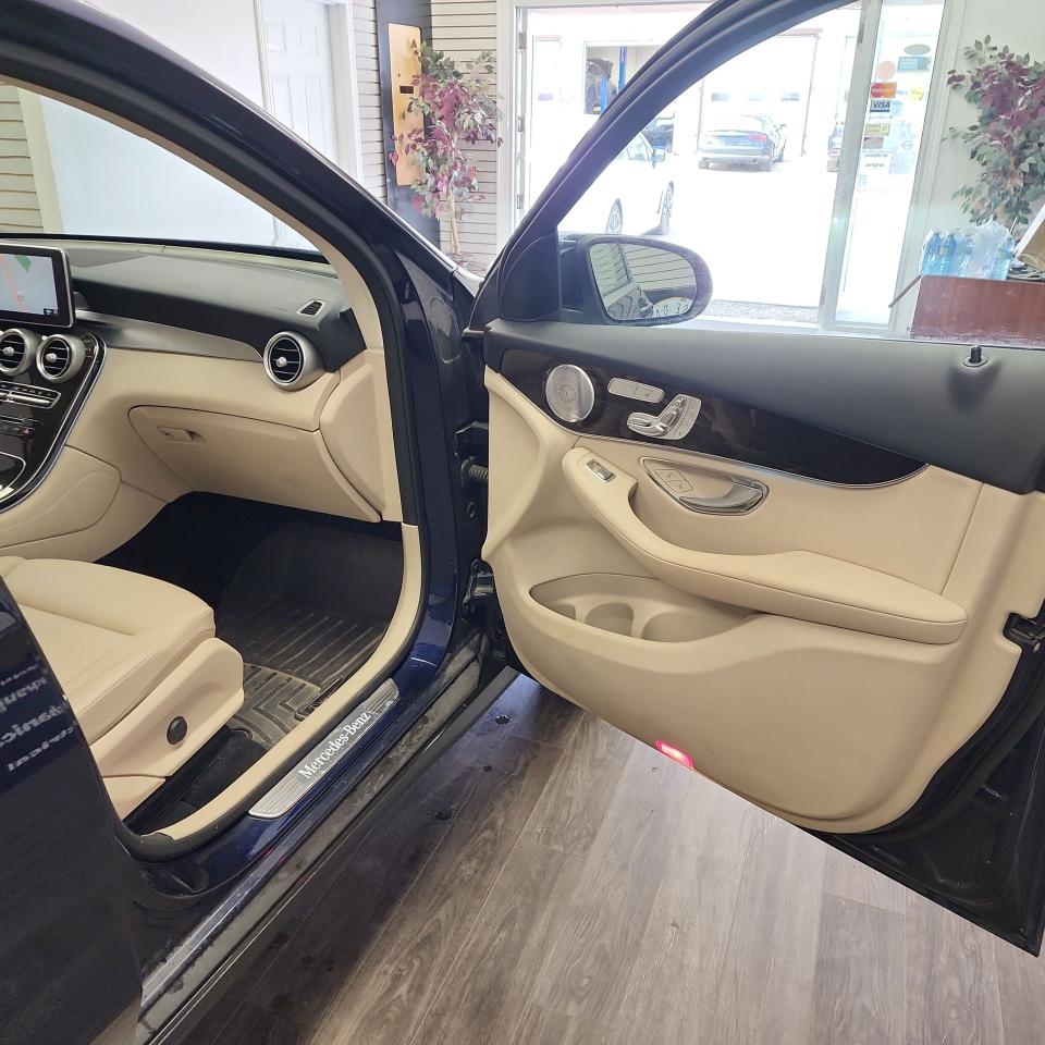 2017 Mercedes-Benz GL-Class GLC 300 - Photo #17