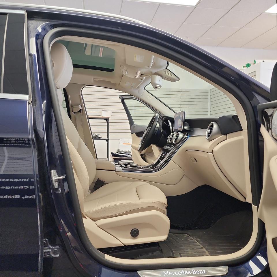 2017 Mercedes-Benz GL-Class GLC 300 - Photo #18