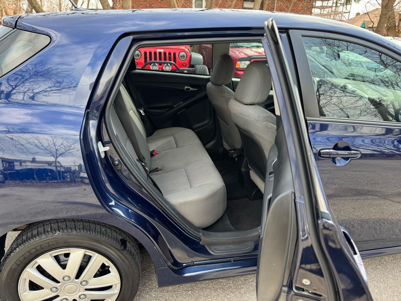 2009 Toyota Matrix XR 2.4L - Auto - Photo #14