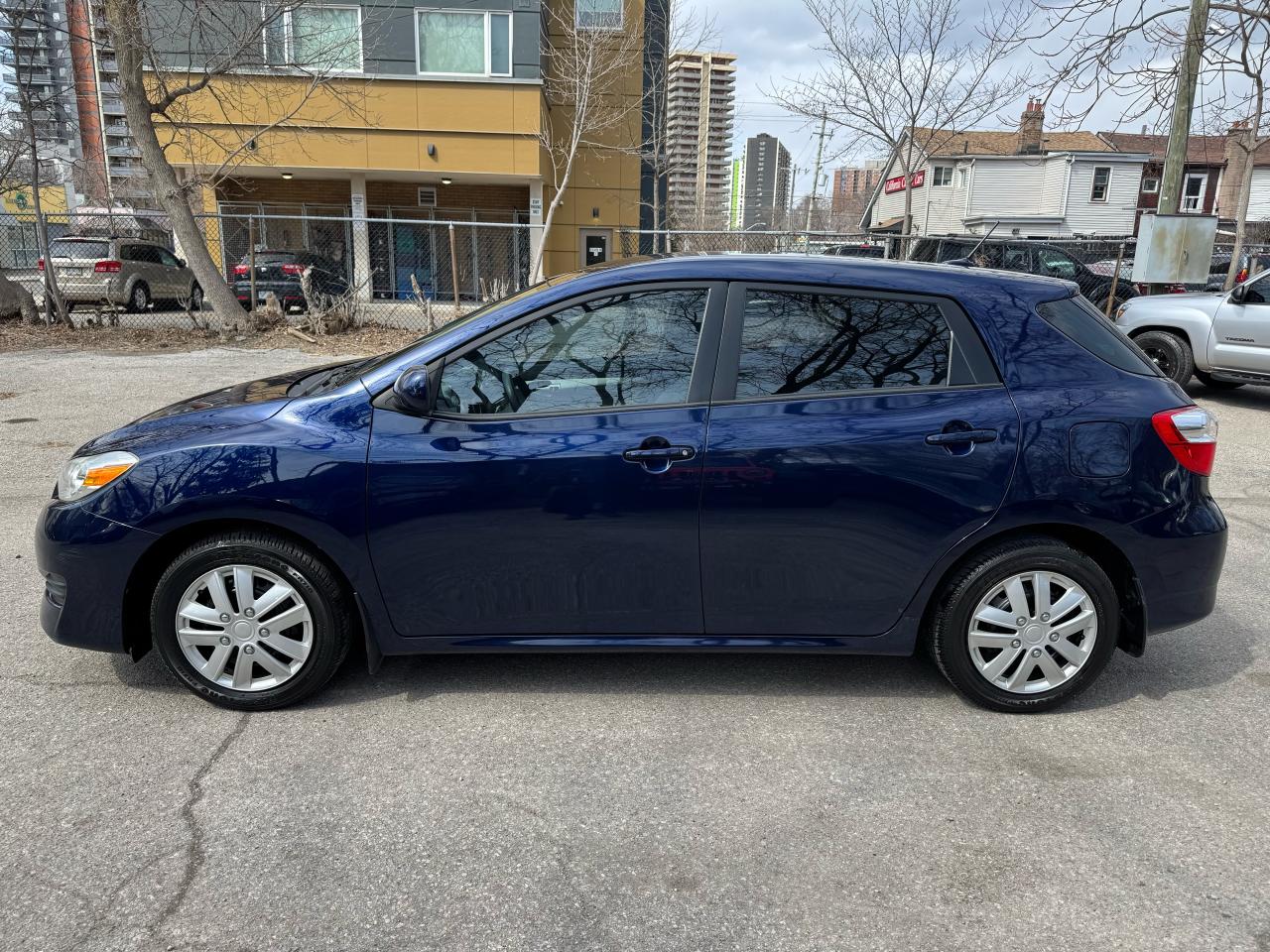 2009 Toyota Matrix XR 2.4L - Auto - Photo #2