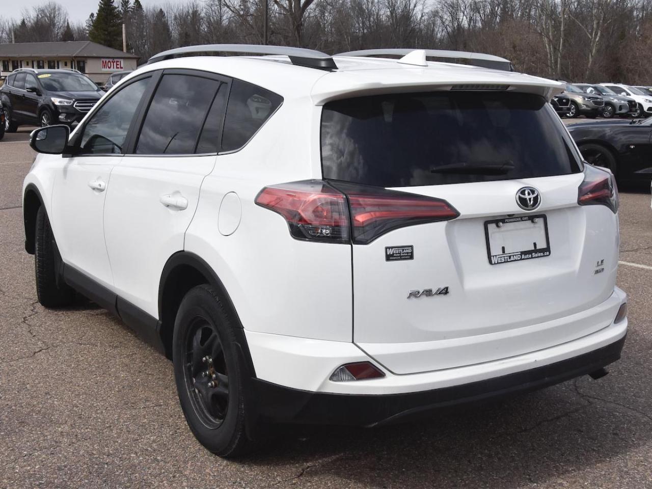 2018 Toyota RAV4 LE - Photo #4