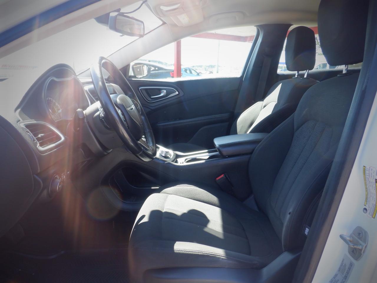 2015 Chrysler 200 Limited - Photo #4